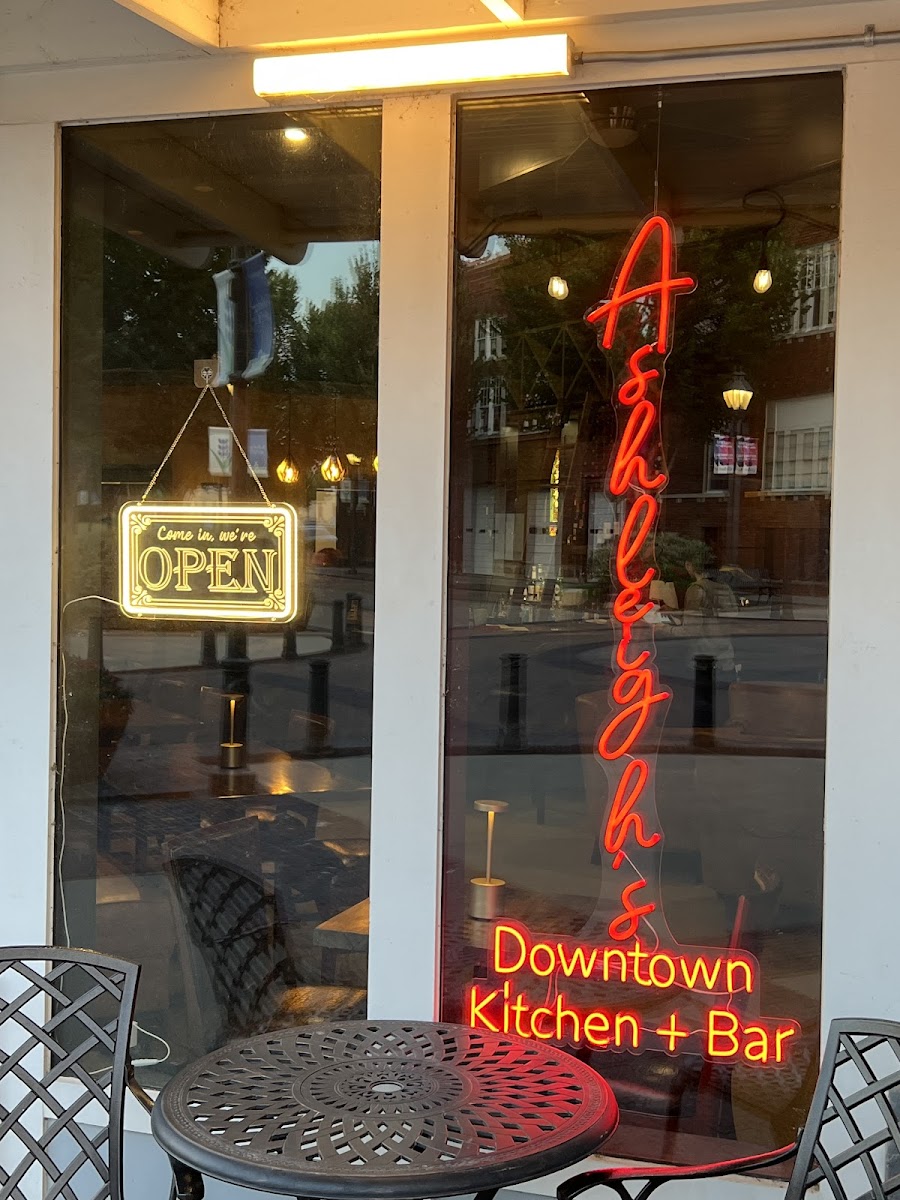 Ashleigh's Downtown Kitchen + Bar